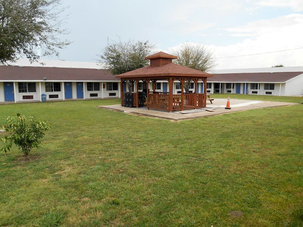 Motel 6 Madisonville, TX 1