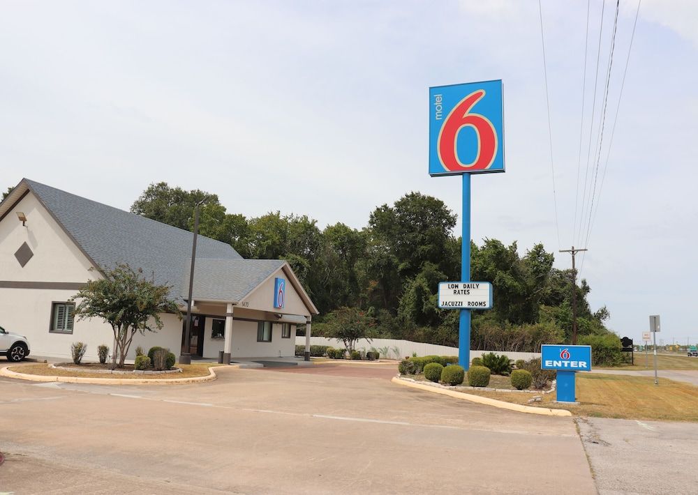 Motel 6-Alvin, TX 1