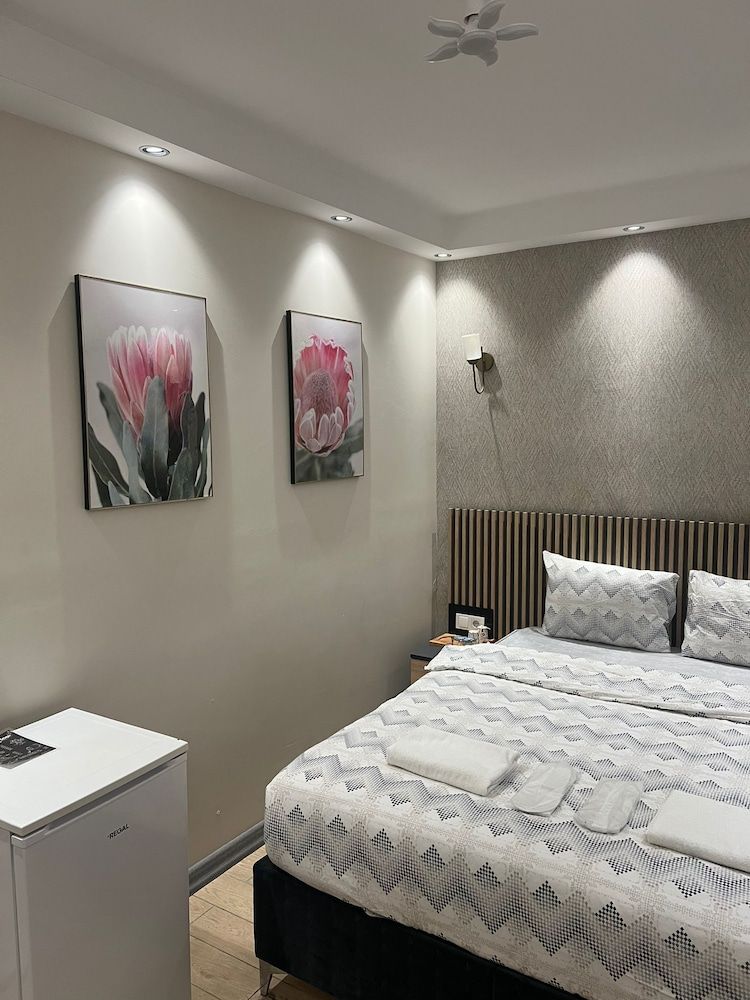 Solo Suites Hotel 1