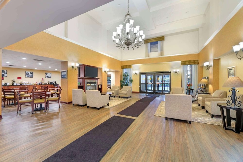 Best Western PLUS Victor Inn & Suites 2