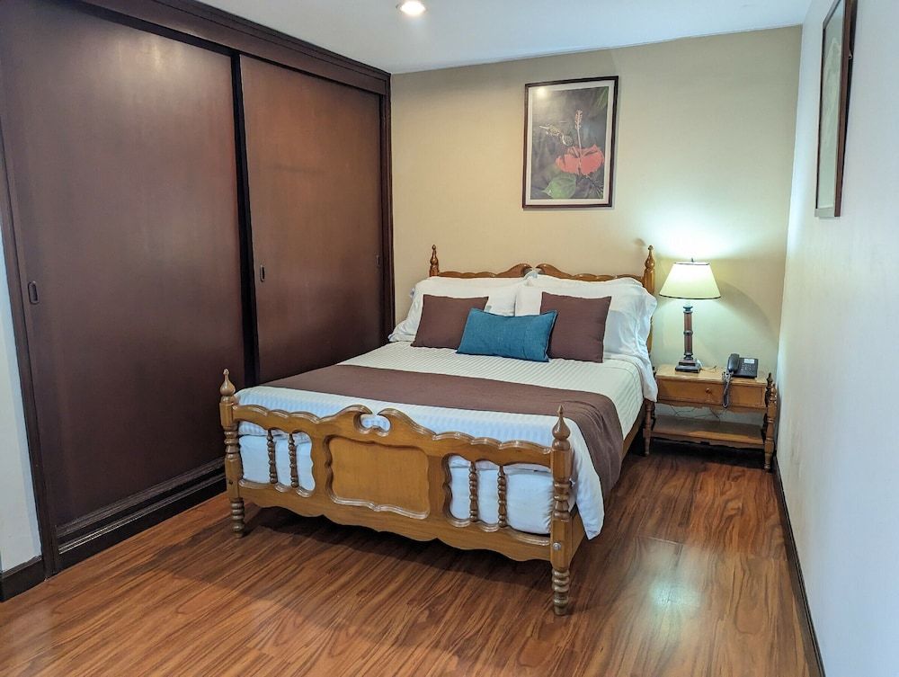 Hotel La Sabana 2