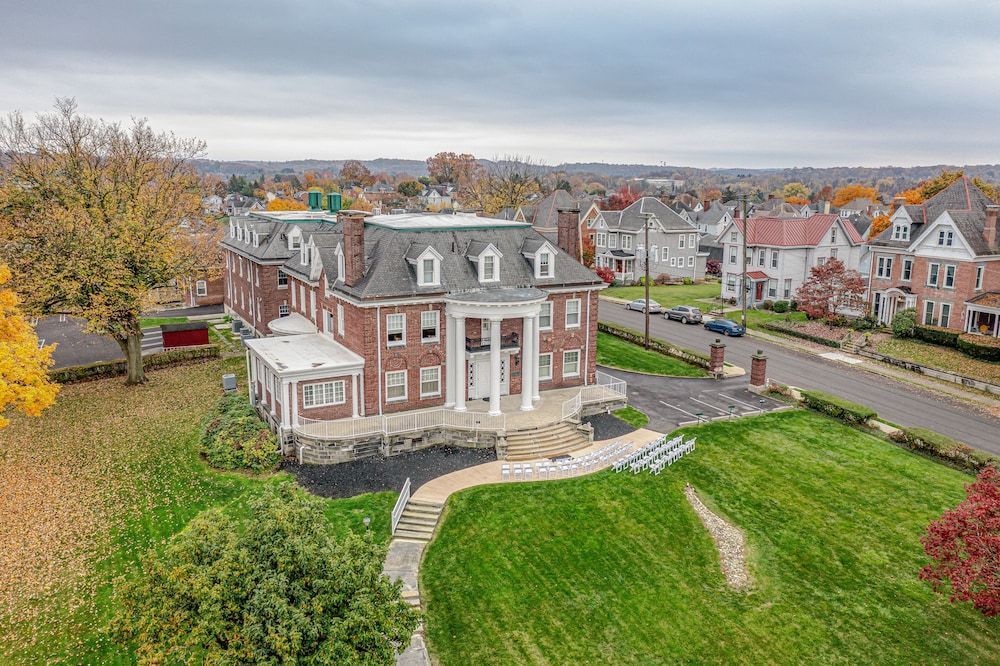The Grandeur Estate 1