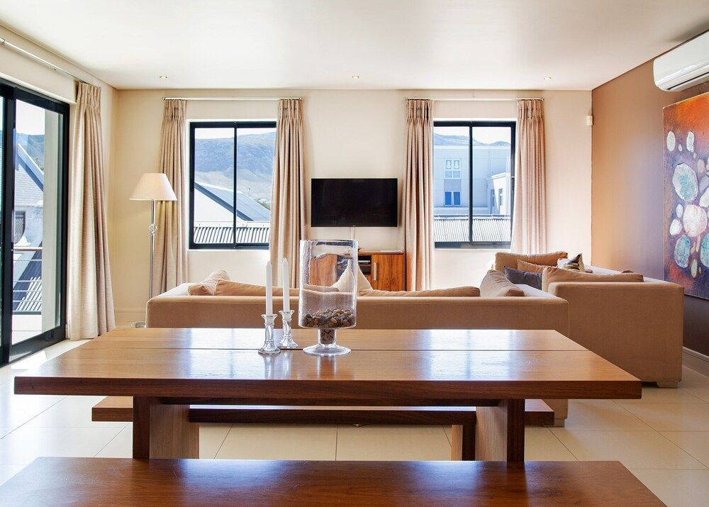 Marine Square Luxury Suites 1