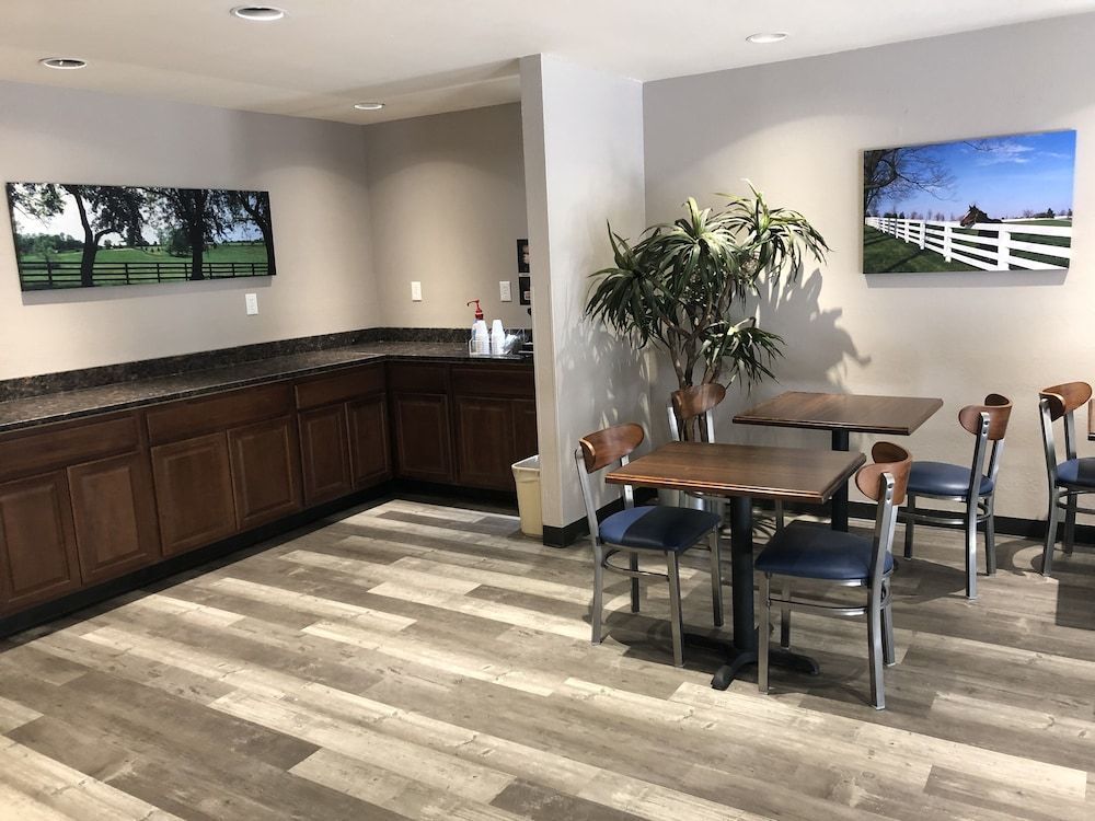 DuPont Suites - Louisville 2