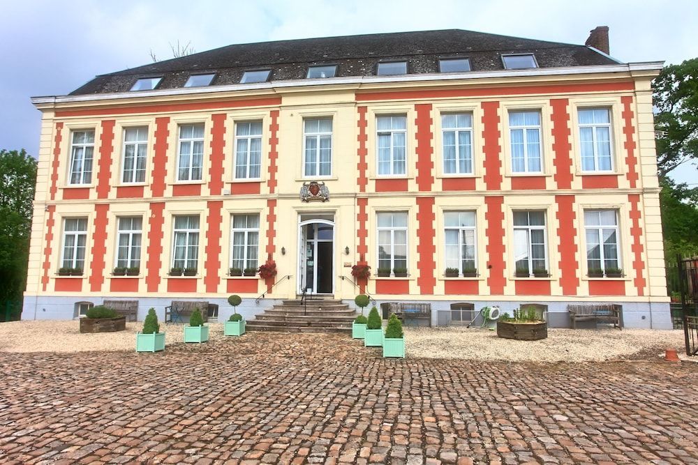 Château de Moulin-le-Comte 1