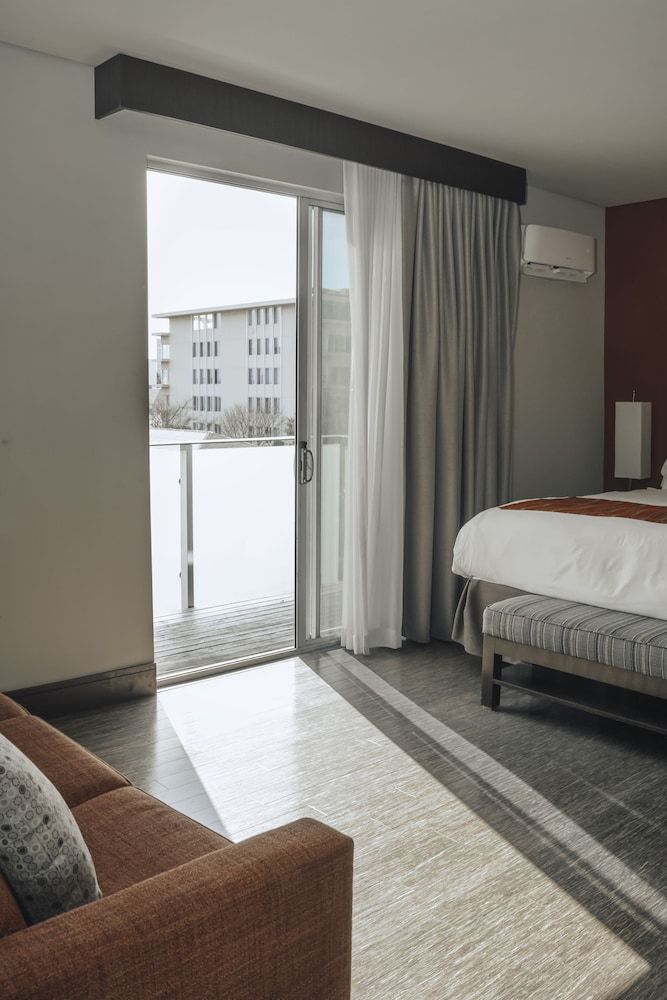 SIRTAJ – Beverly Hills 1