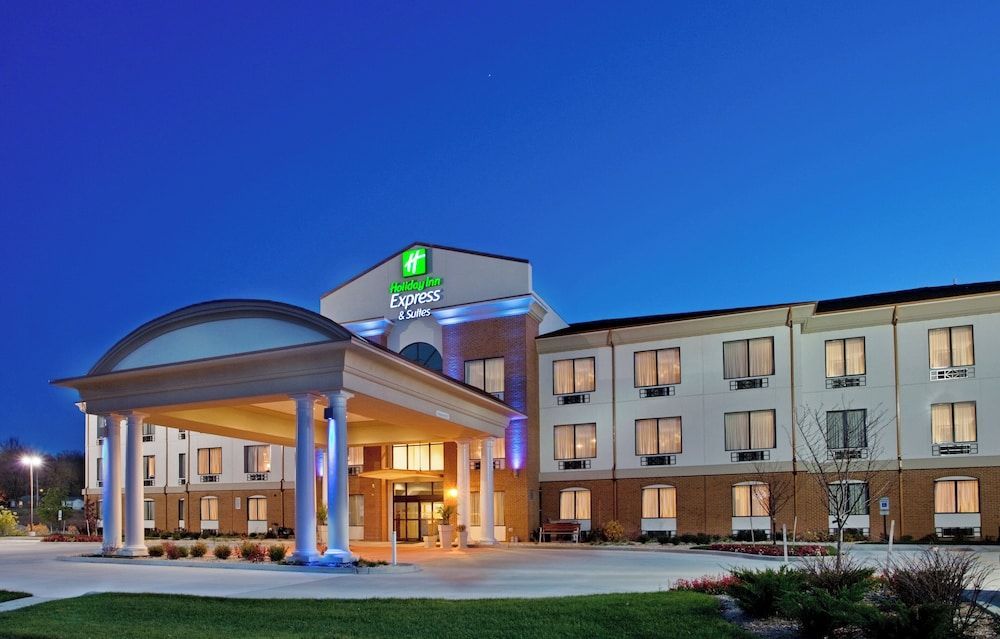 Holiday Inn Express & Suites ST CHARLES by IHG 1