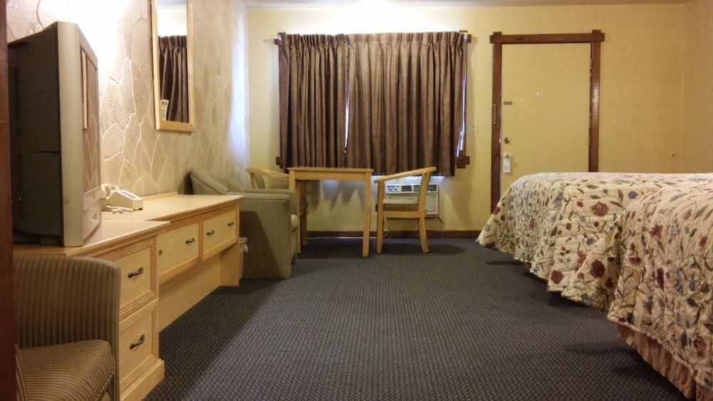 Budget Host Longhorn Motel 2