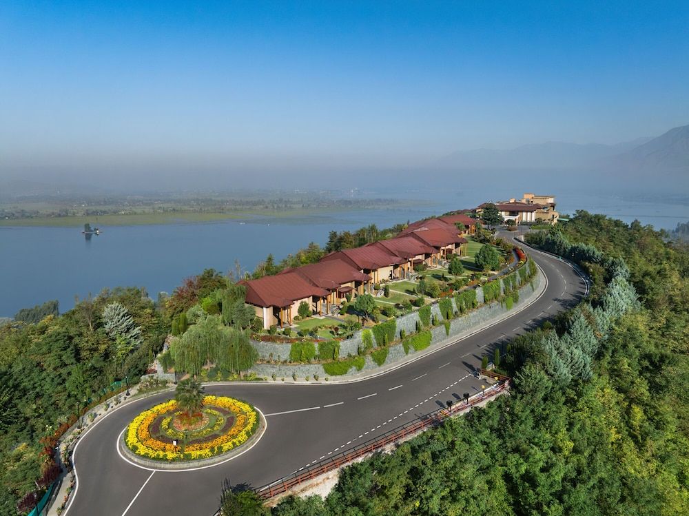 Taj Dal View Srinagar 1