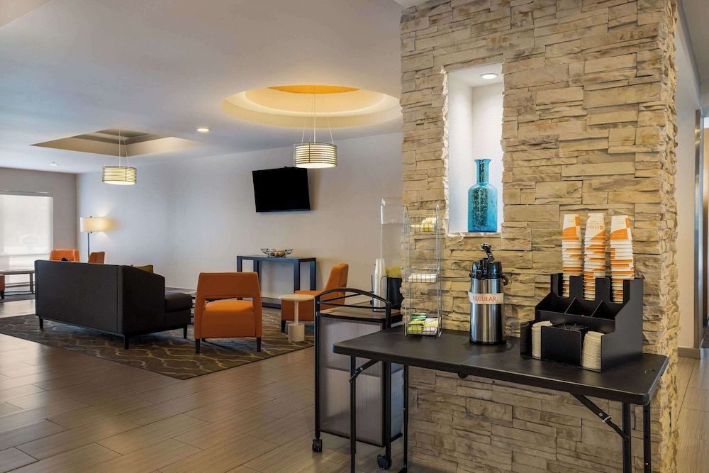 Comfort Suites Denham Springs 2