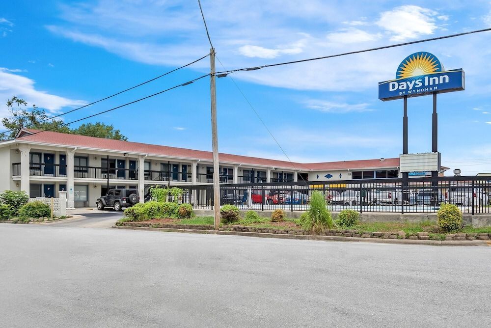 Days Inn by Wyndham Jacksonville NC 1