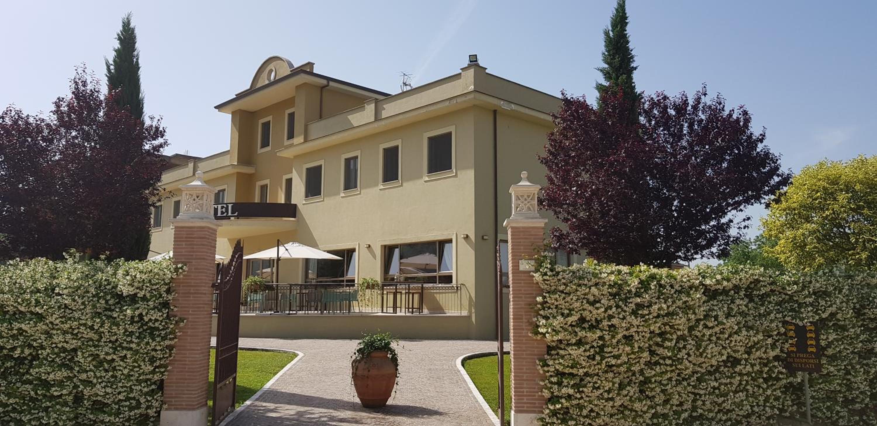 Giga Hotel 1