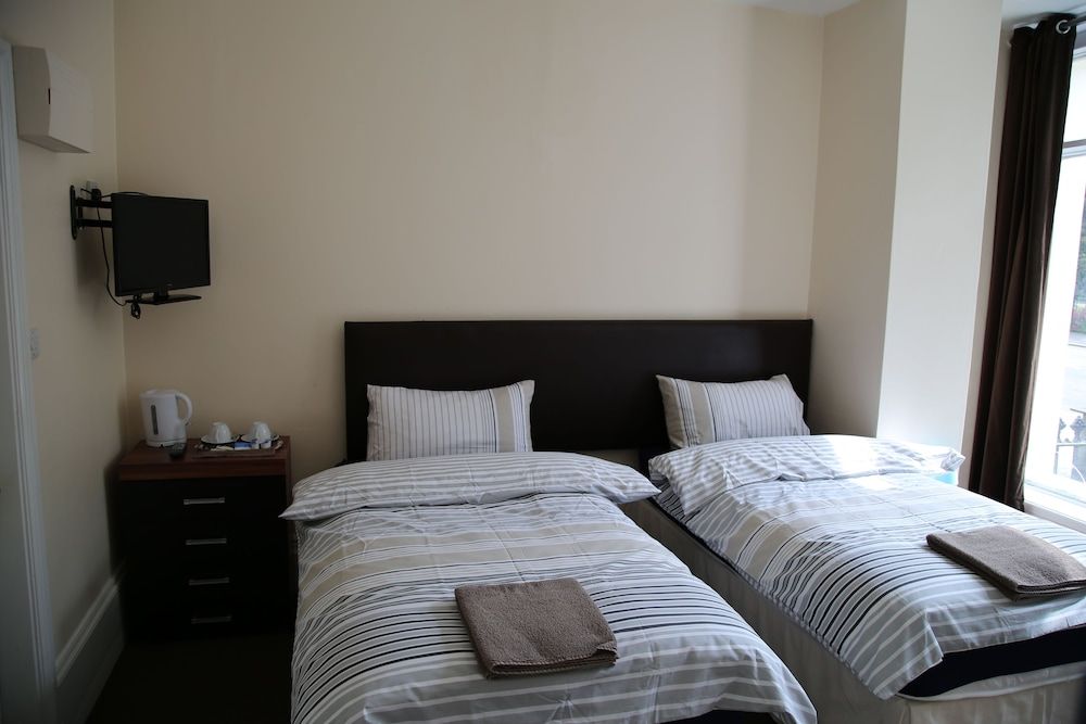 Portsmouth Budget Hotels - All rooms are EN-SUITE 2