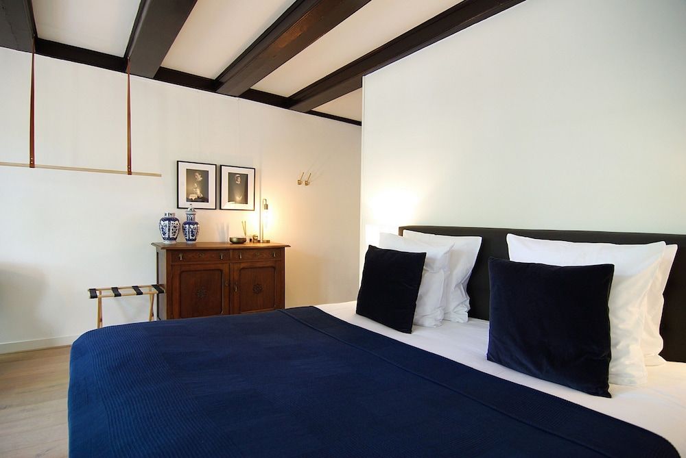 1637: Historic Canal View Suites 2