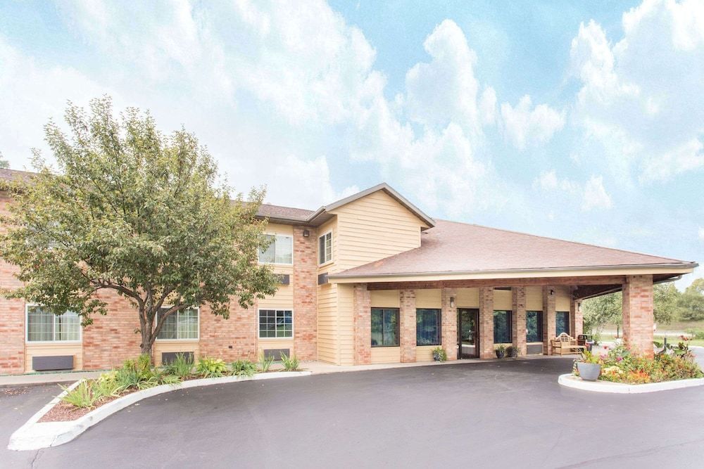 Baymont by Wyndham Muskegon 1