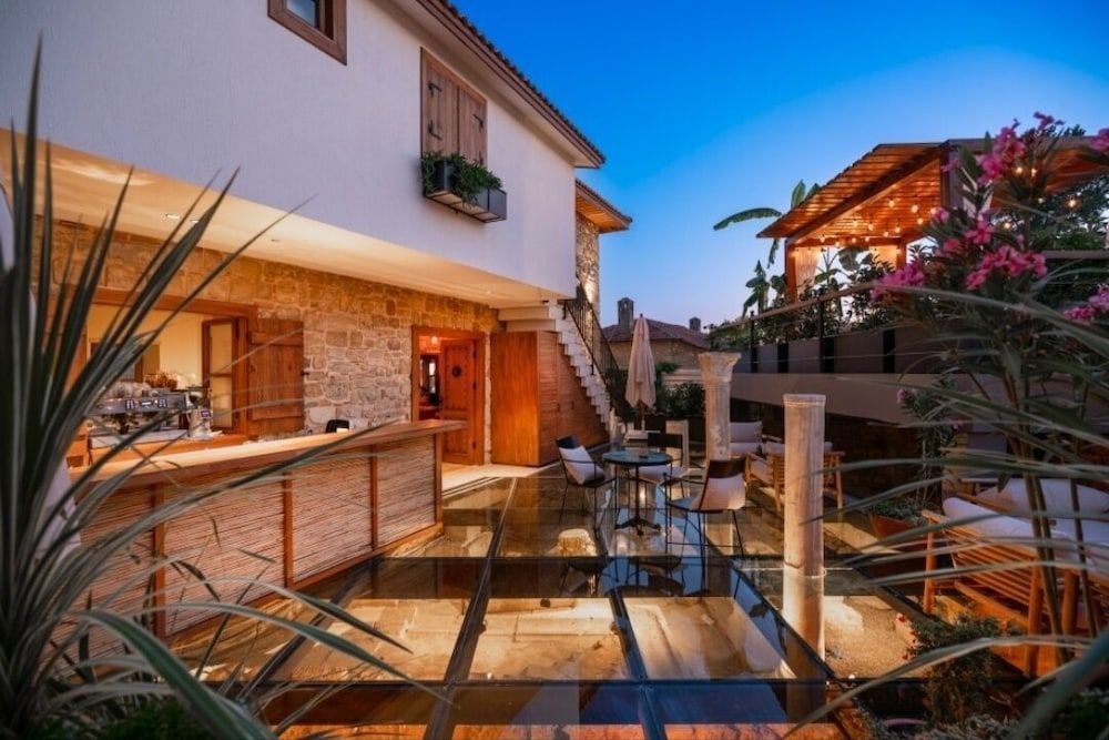 6 ROOMS By ZULA 2