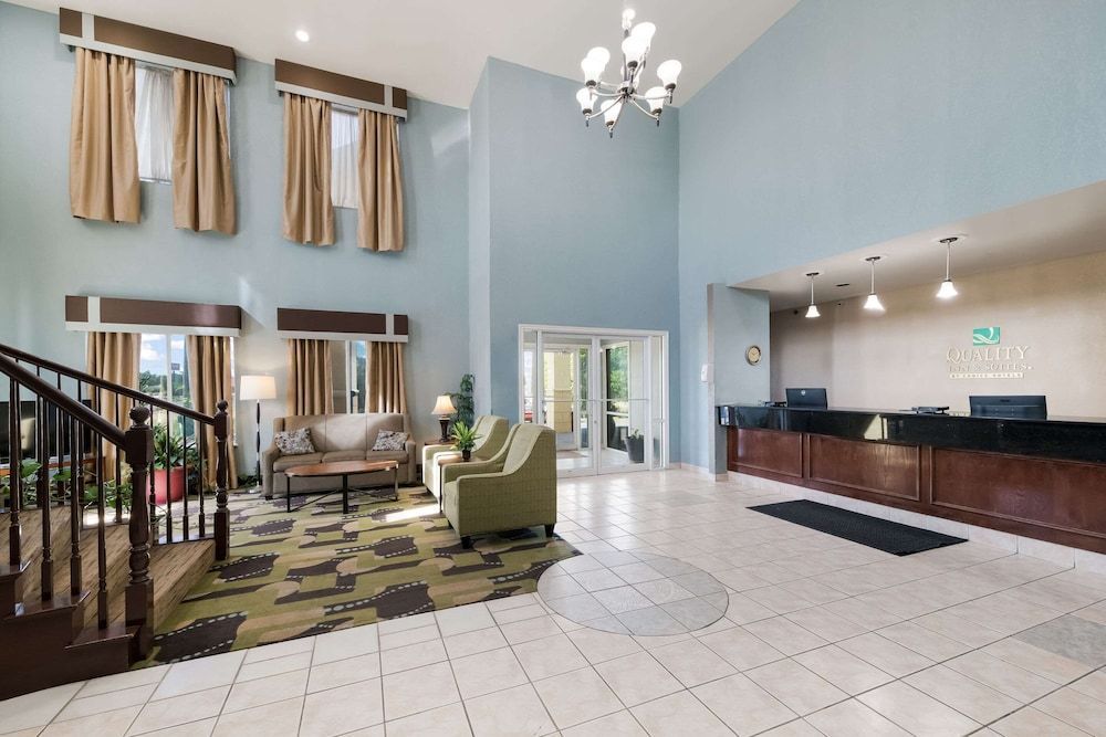 Quality Inn & Suites Terrell 2