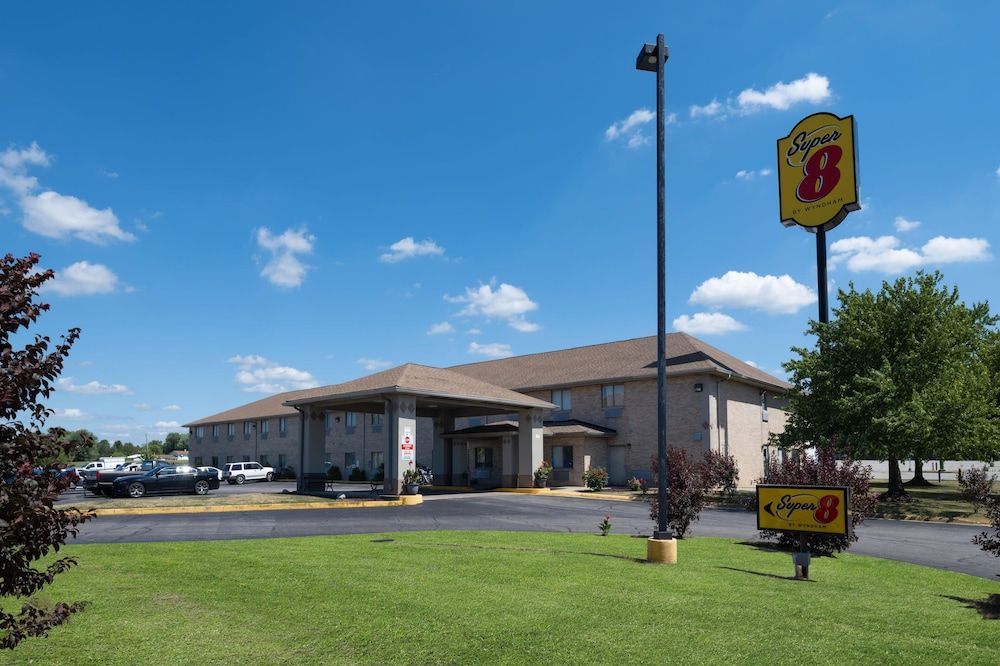 Super 8 by Wyndham Kokomo 1
