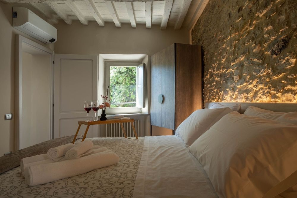Forma Your Boutique Suite 1