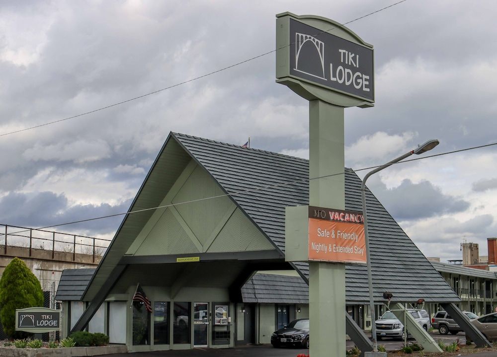 Tiki Lodge Motel 1