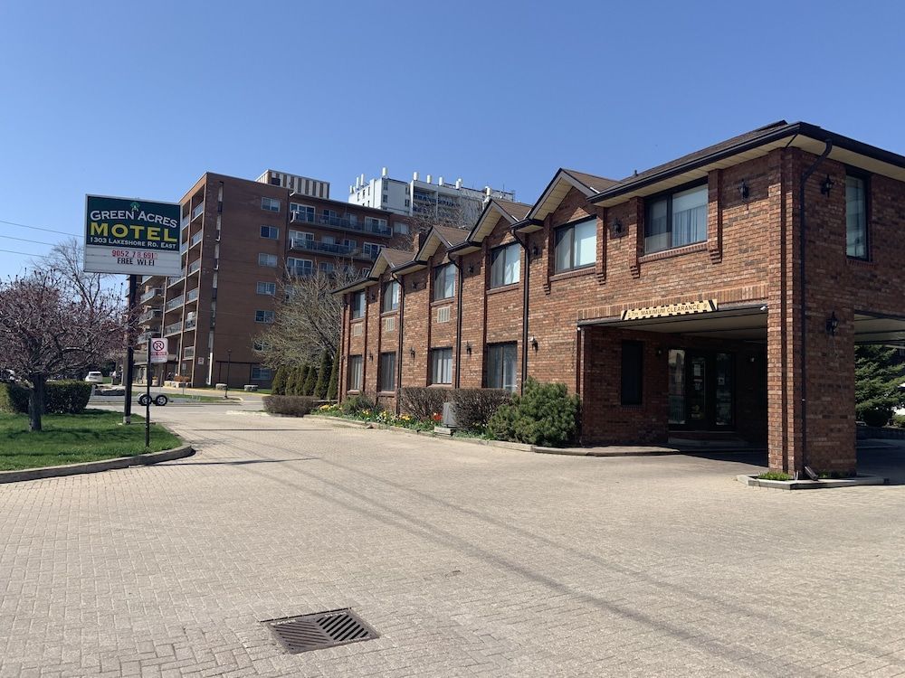 Toronto Lakeshore Hotel 1