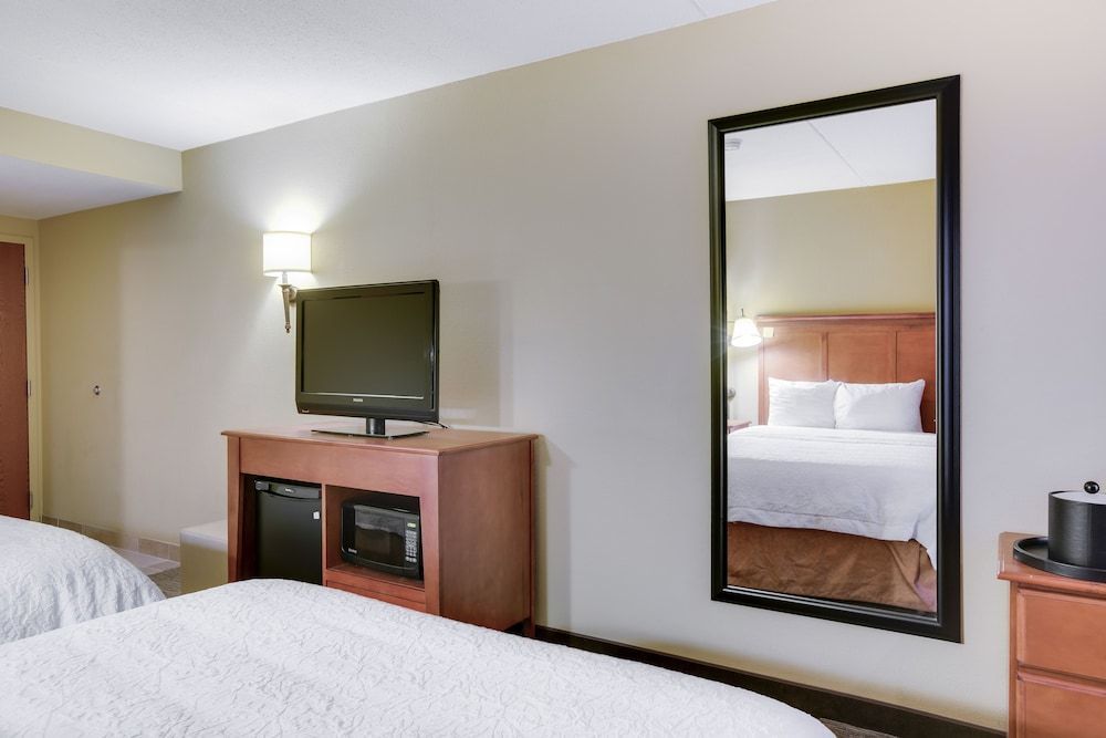 Pittsburgh Airport Inn and Suites 2