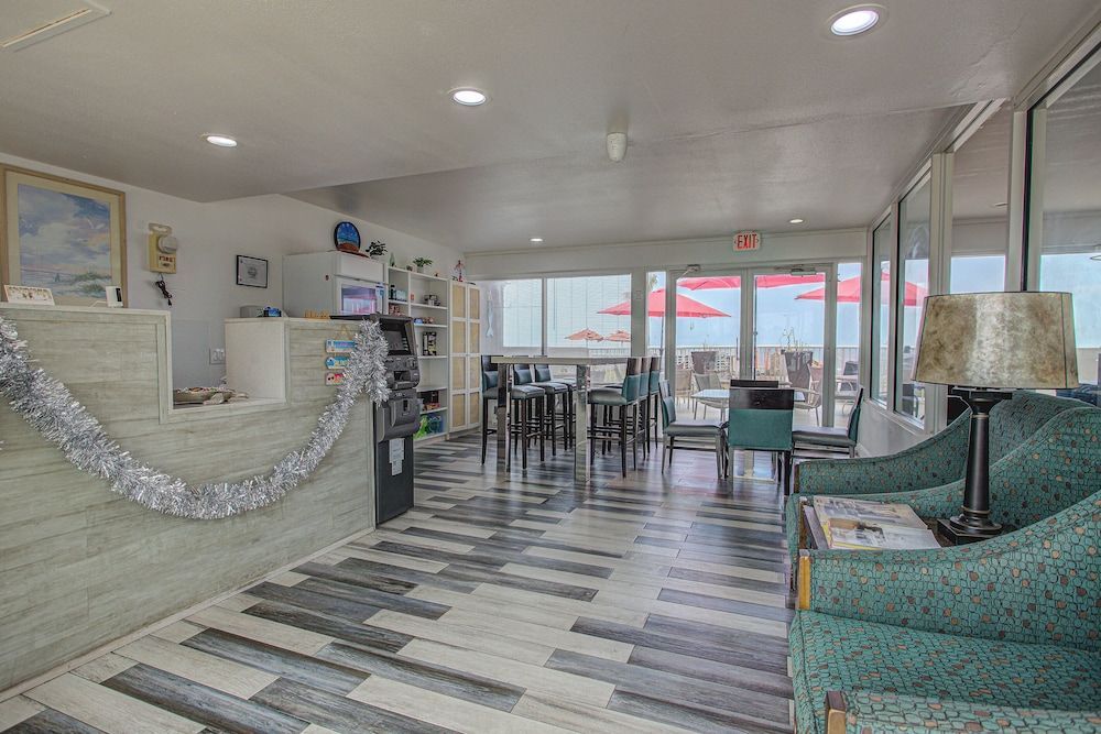 Beach House Inn with POOL & Hot Tub 2