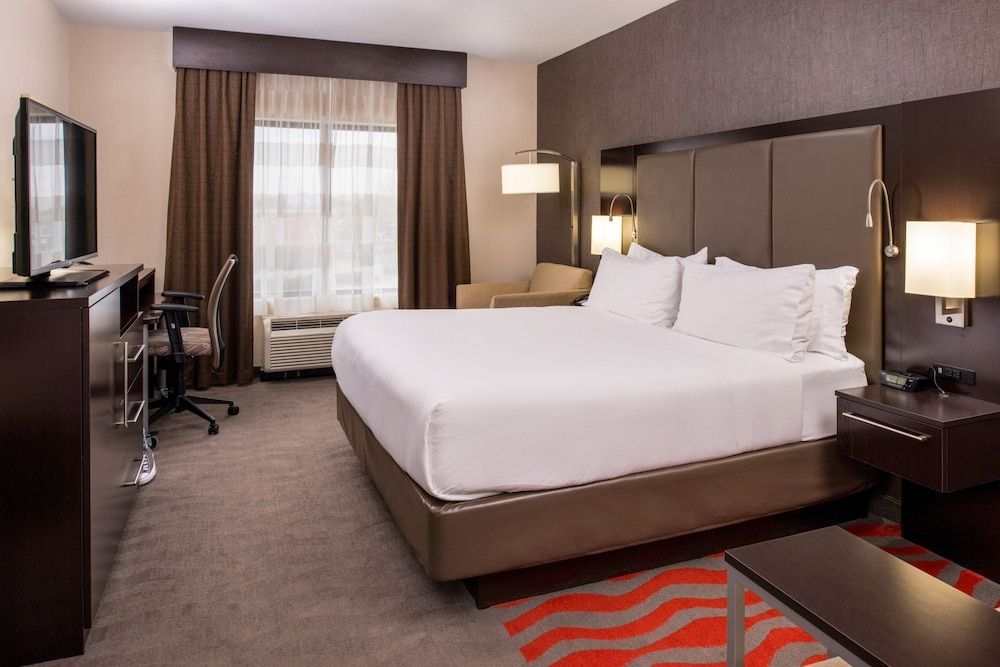 Holiday Inn Express & Suites MONROE by IHG 2
