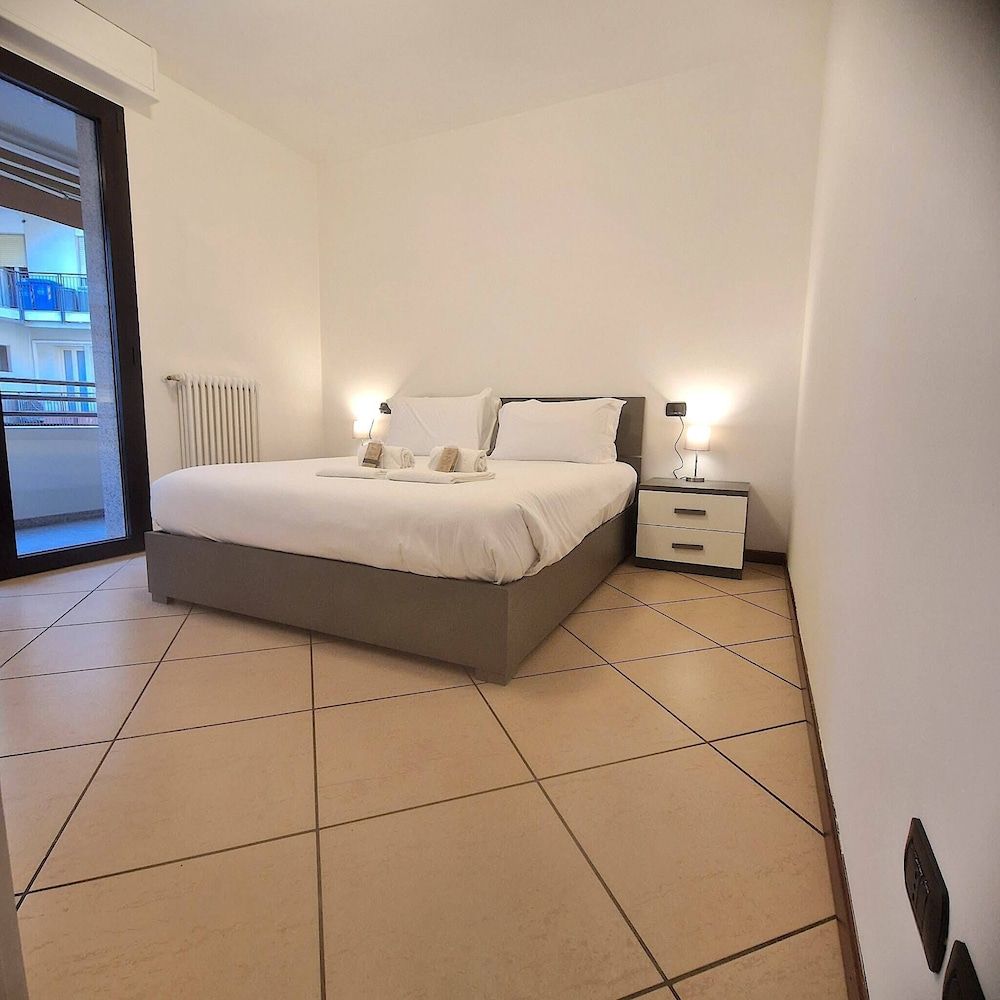 Central Apartment Caniggia 1 with Terrace in Como 2
