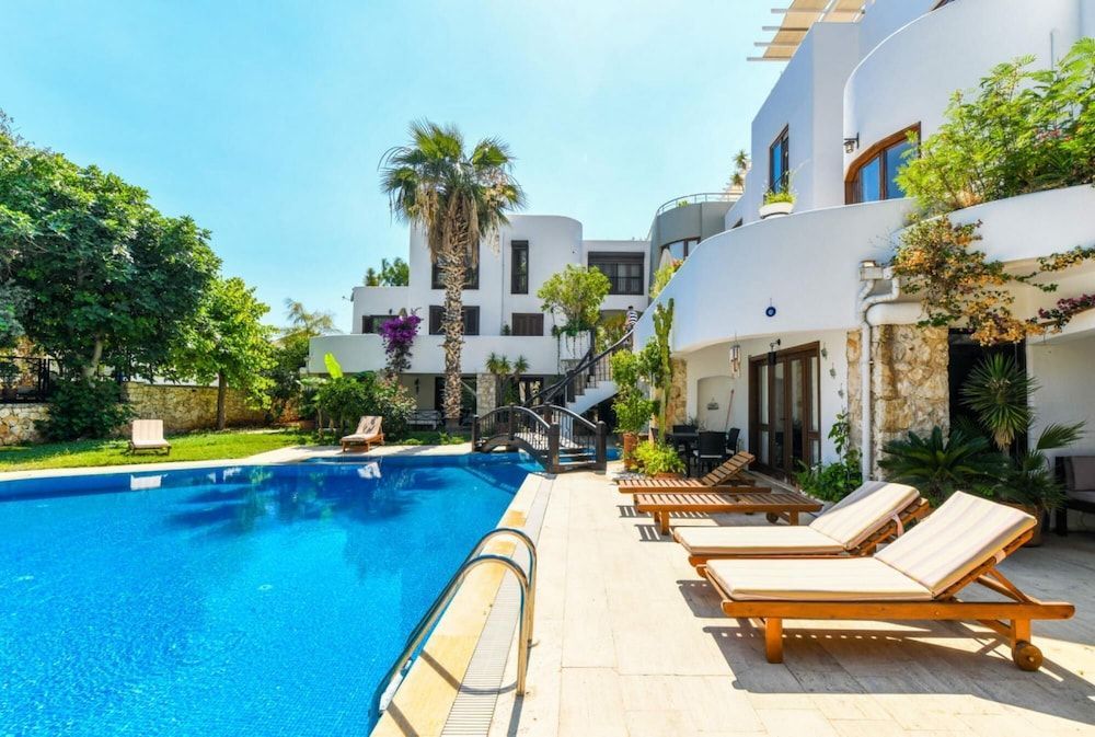Duplex House With Shared Pool Near Beach in Kalkan 1