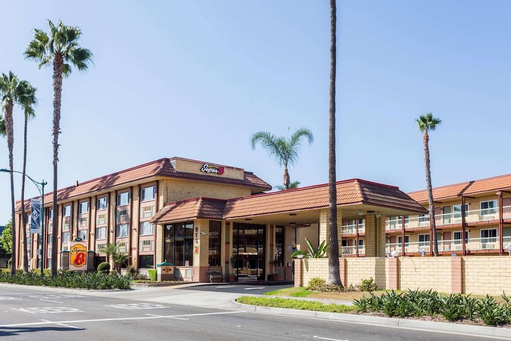 Super 8 by Wyndham Anaheim/Disneyland Drive 1