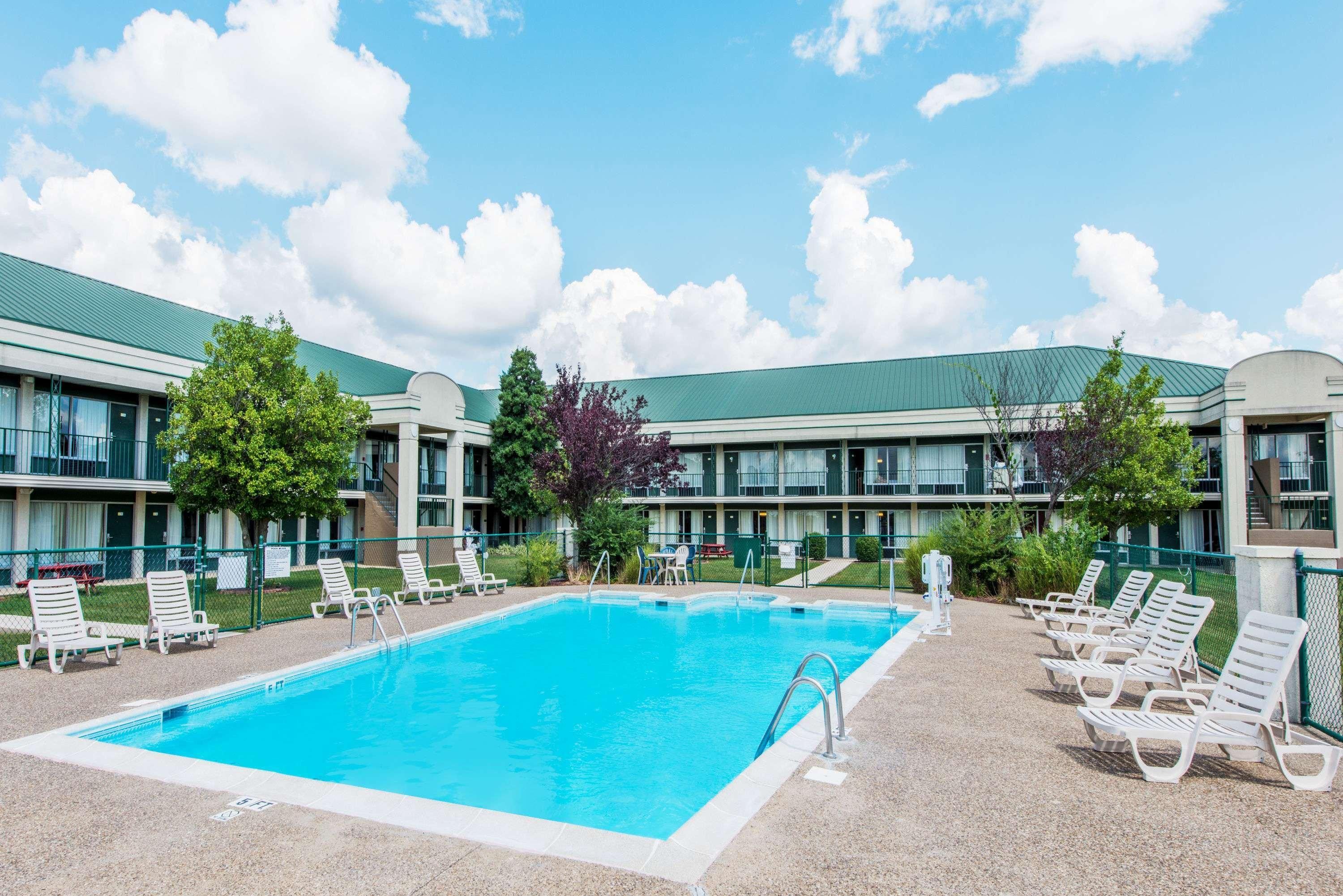 Days Inn by Wyndham Elizabethtown 1