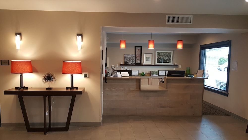 Country Inn & Suites by Radisson, Savannah Midtown, GA 2