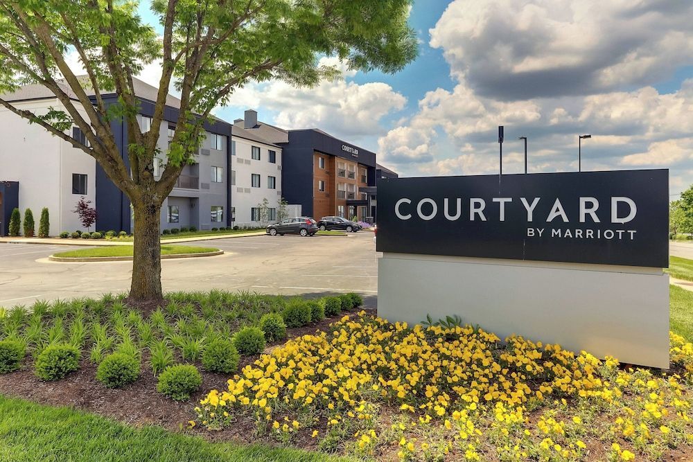 Courtyard Lexington South/Hamburg Place 1