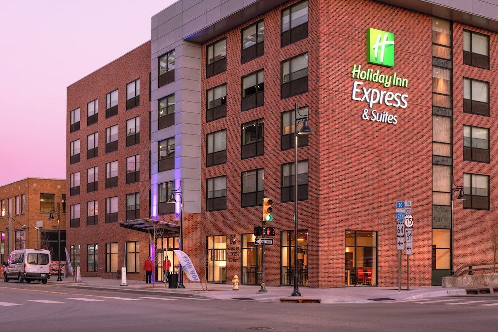 Holiday Inn Express & Suites TULSA DOWNTOWN by IHG 1