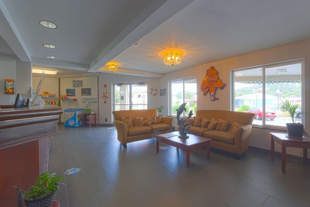 Siletz Bay Beachfront Hotel by OYO Lincoln City 2