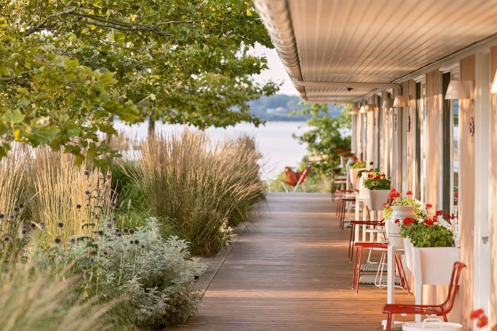 Silver Sands Motel & Beach Bungalows 1