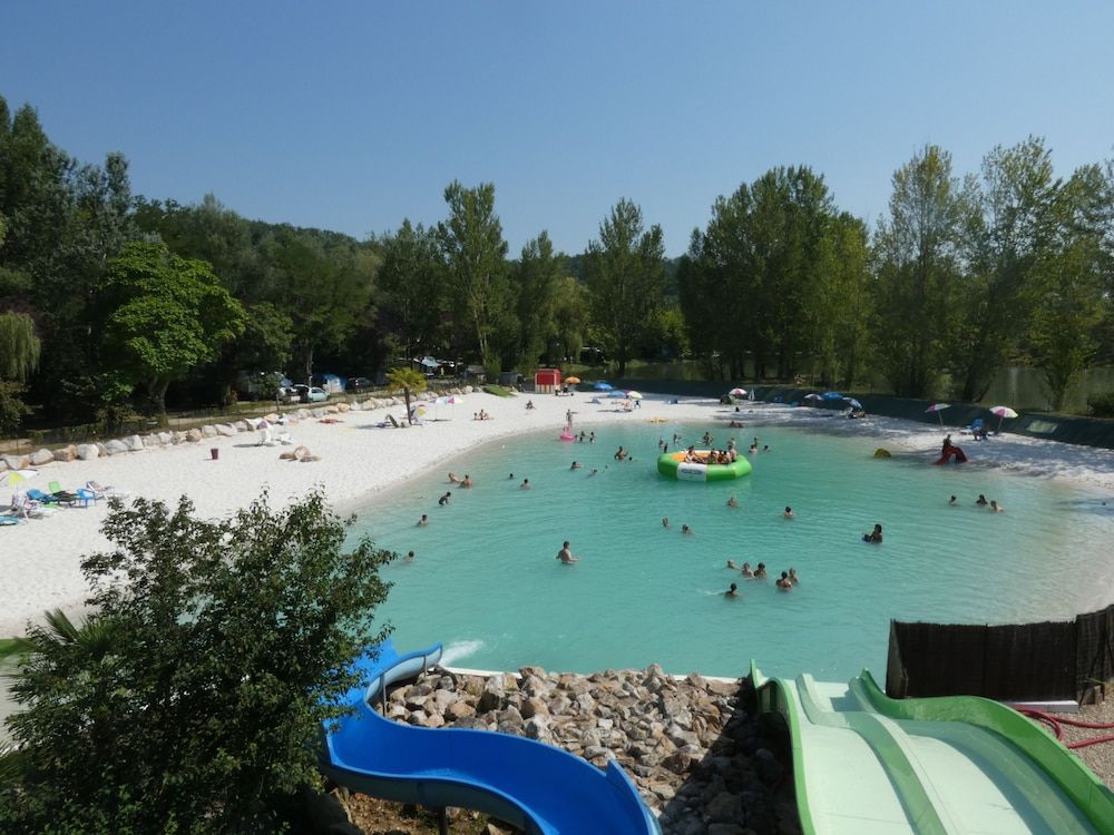 Camping Le Plan d'Eau Saint Charles 1