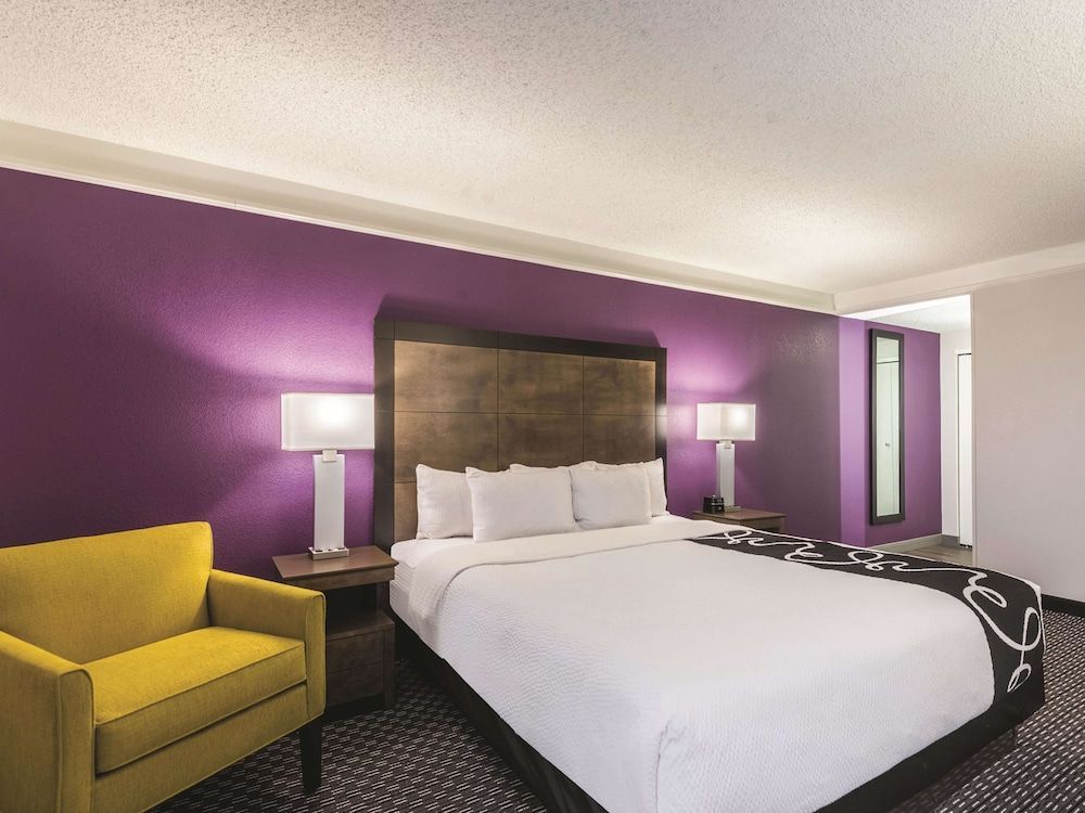 La Quinta by Wyndham Cincinnati Sharonville 1
