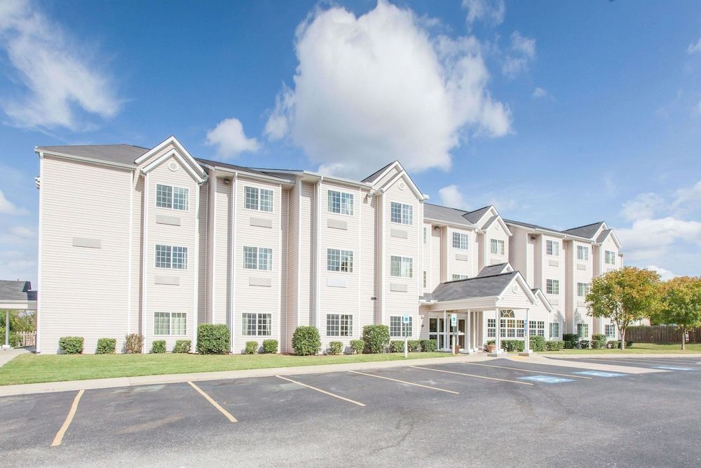 Microtel Inn by Wyndham Rogers 1