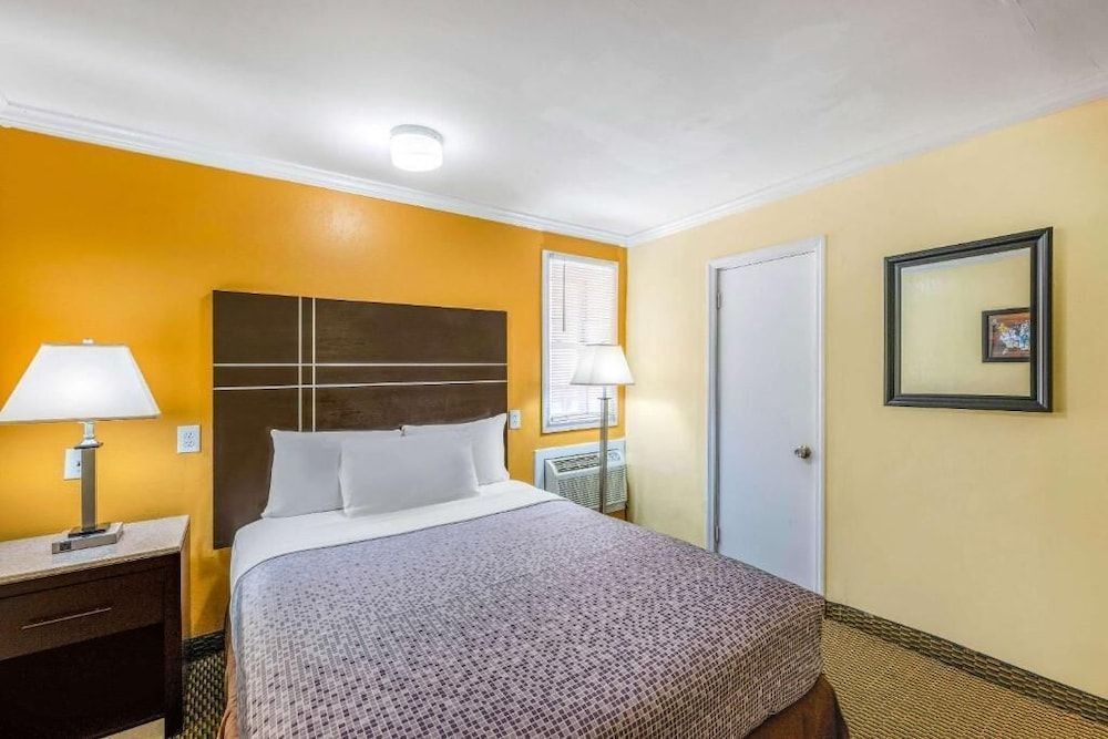 AC Lodge by Beach and Boardwalk 1