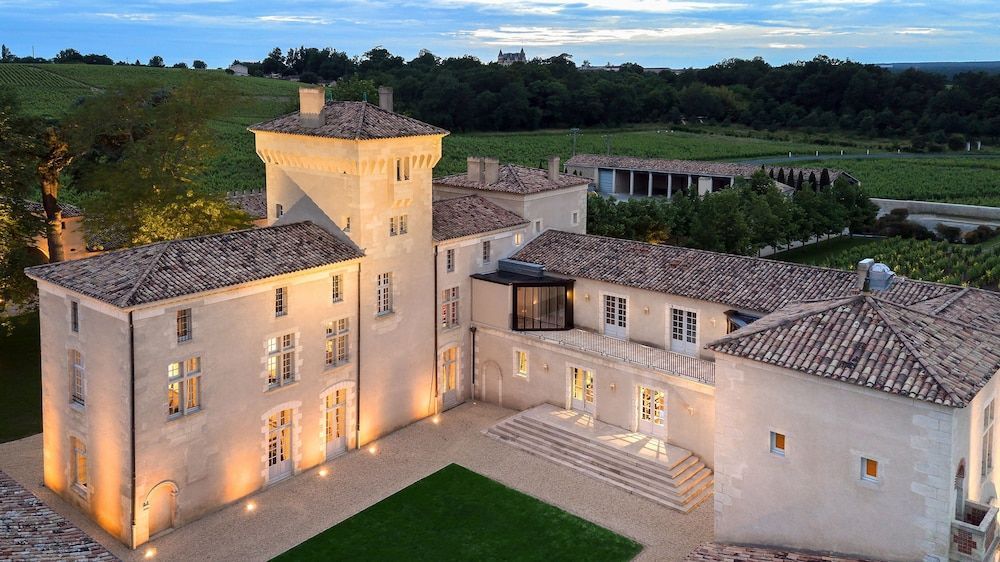 Château Lafaurie-Peyraguey Hôtel & Restaurant LALIQUE 1