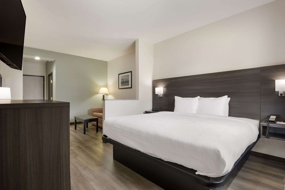Quality Suites Tulsa I-44 1