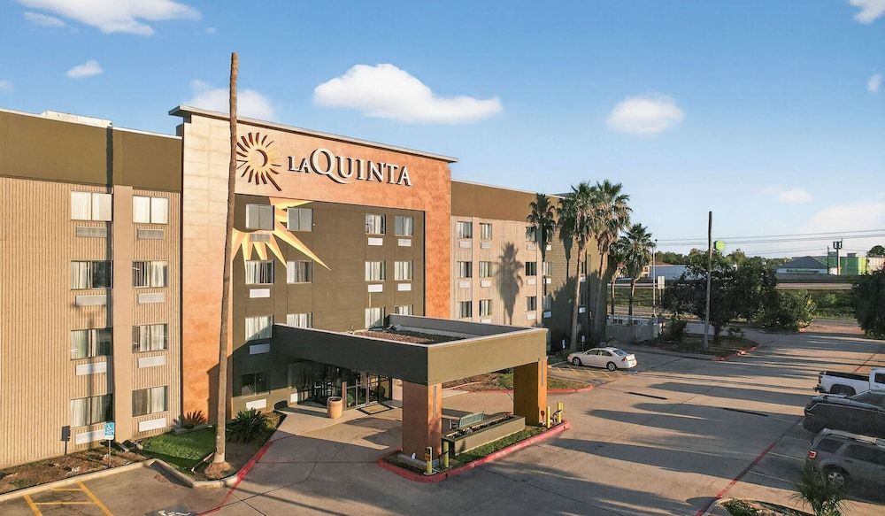 La Quinta by Wyndham Houston Baytown East 1