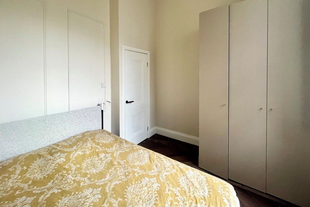 Stylish & Spacious 1 br Flat in Central Camden 2