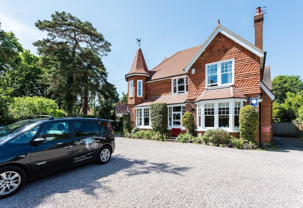 The Lawn Guest House Gatwick 1