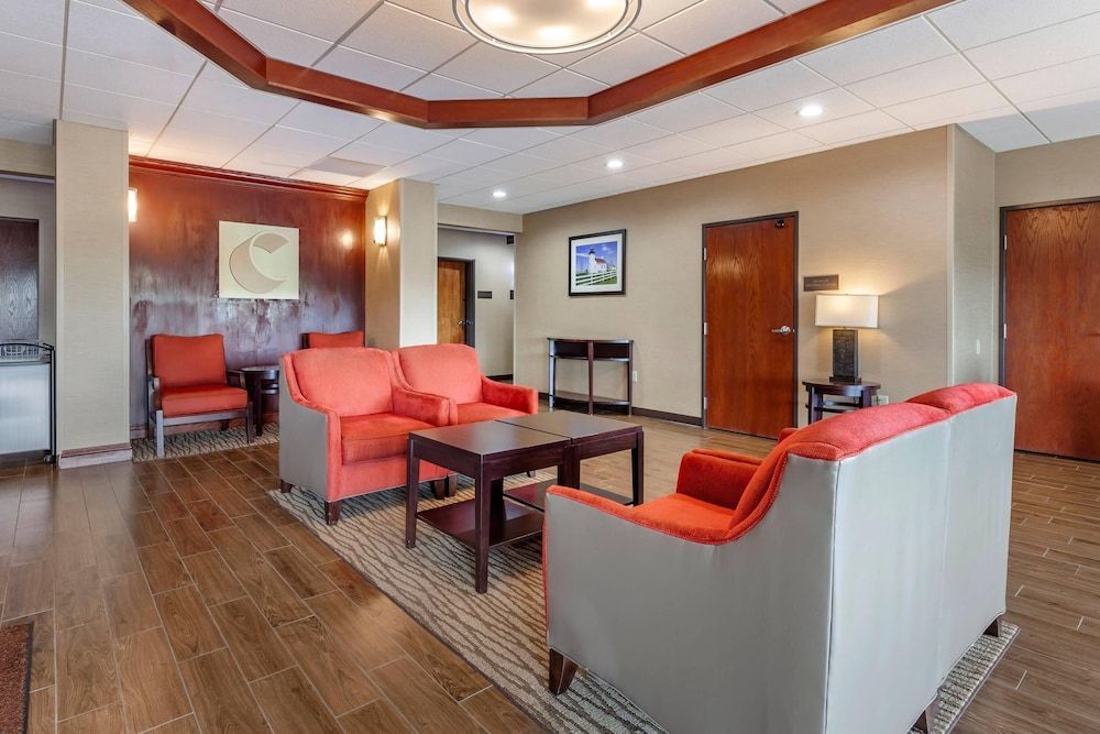 Comfort Suites Escanaba West 2
