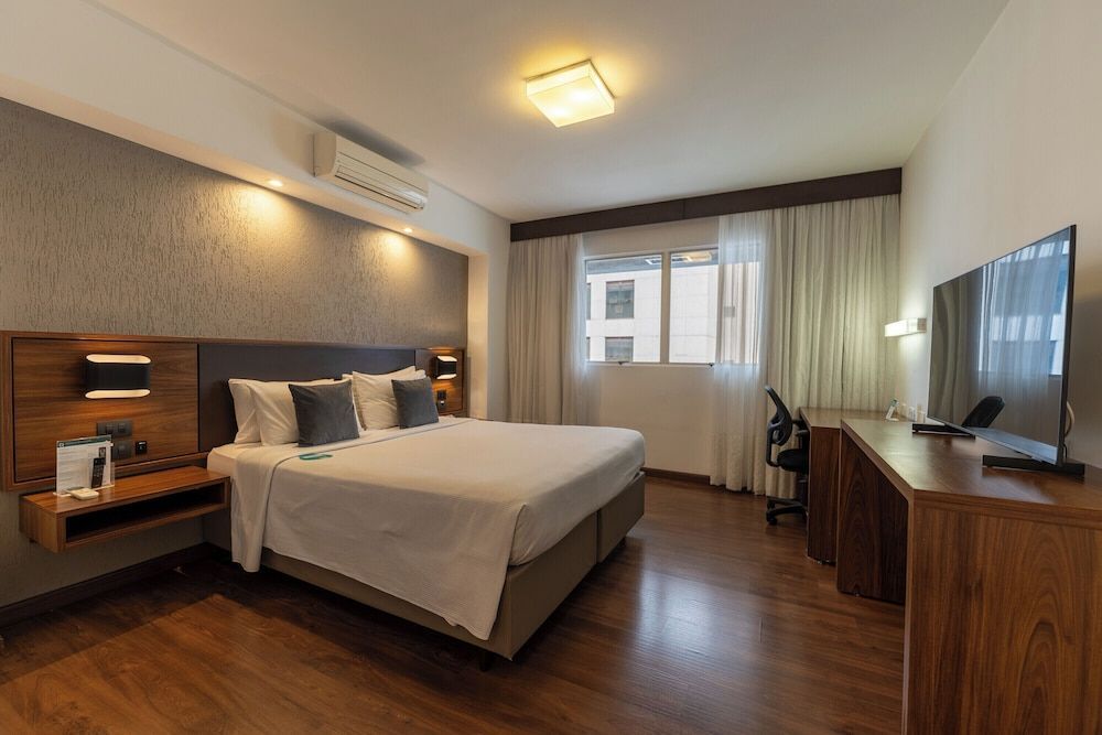 Hotel Deville Curitiba 1