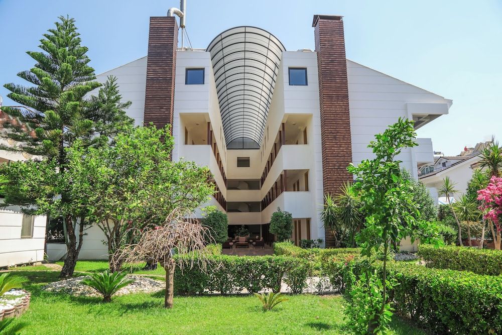 FAME HOTEL 1
