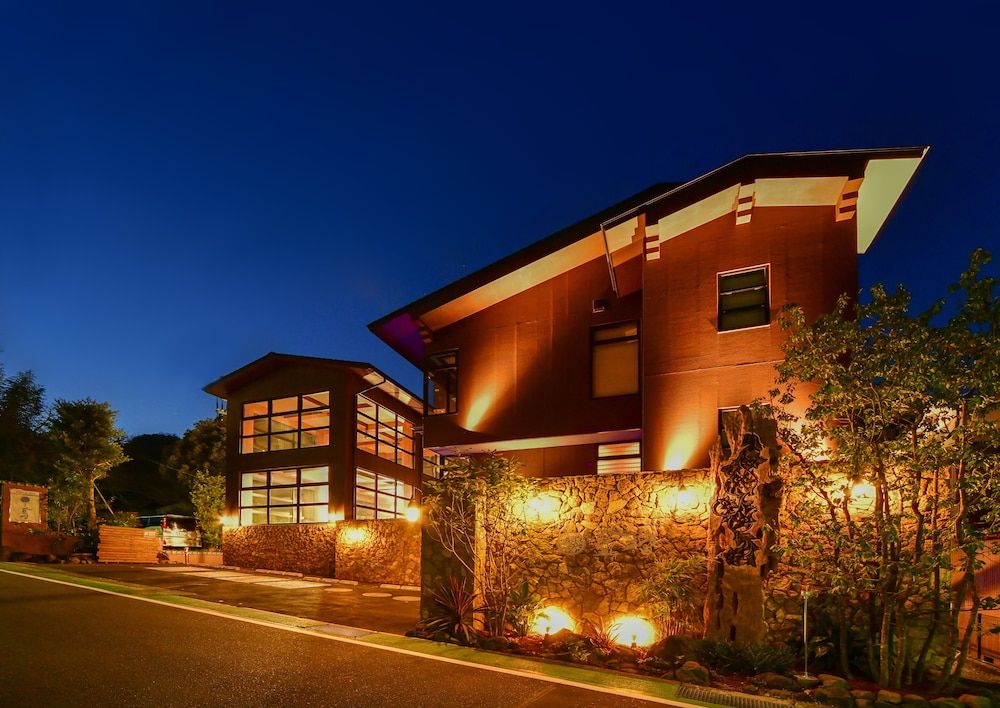 Balinese onsen ryokan Hakone Airu 1